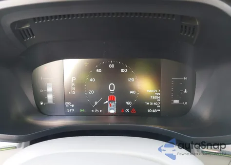 2018 Volvo Xc60 T6 Momentum z USA, uszkodzony, nr VIN LYVA22RK1JB077446